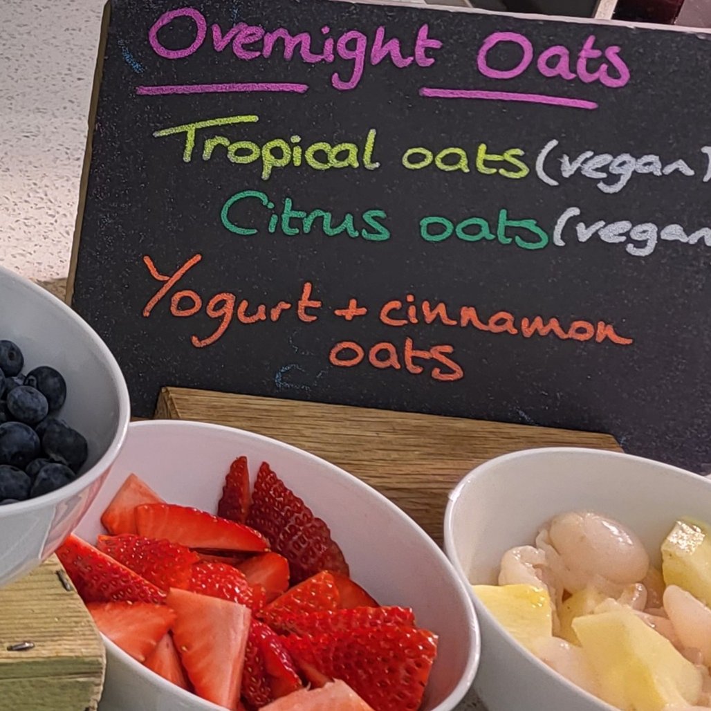 ktstanding's tweet image. Energy boosting overnight oats for the boarders @FrenshamHeights this morning @birch_gmsil @ashep64 @NSkevington75