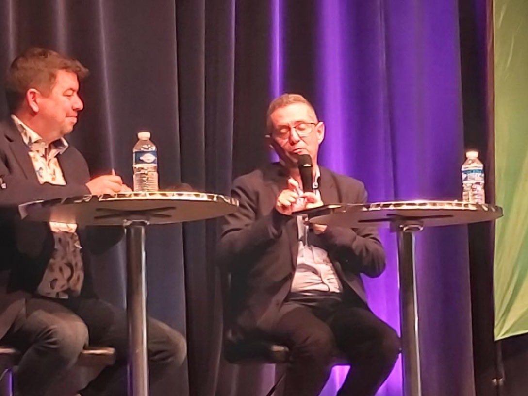 Bravo ⁦<a href="/FDSEAVendee/">FDSEA Vendée</a>⁩ a ⁦<a href="/bricegu/">brice guyau</a>⁩ pour cette assemblée générale l occasion d aborder de nombreux sujets et de rendre hommage à l action de ⁦<a href="/JoelLimouzin/">Limouzin</a>⁩ pour son action au sein de la ⁦<a href="/FNSEA/">La FNSEA</a>⁩ merci pour tout le travail sur les nombreux dossiers.