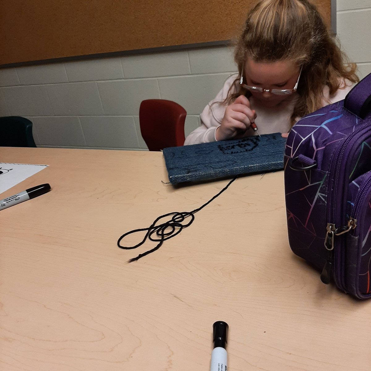 shescounselling's tweet photo. Today a famous quote from #CreativeCritters "You're the artist!" Thank you @MelenatedWisdom68 @HRCEFineArts @HRCESchoolsPlus @HRCEHealthPromo for making our rug hooking adventure possible! @she_ns @HRCE_NS https://t.co/cEIanH5vp8