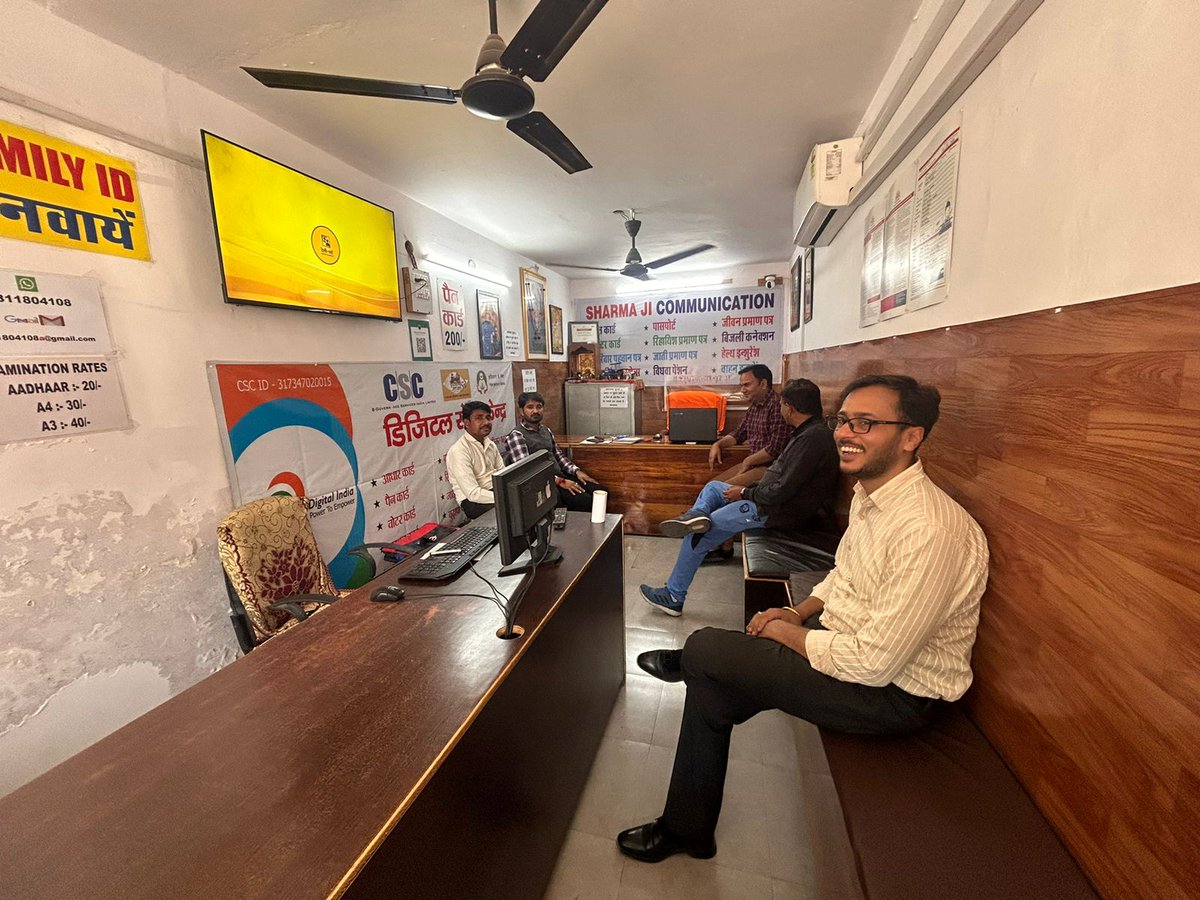 vikash_punia1's tweet photo. आज गुरुग्राम जिले मे अटल सेवा केंद्र और आधार केंद्र का दौरा किया सरकार की सभी सुविधाओं को जन जन तक पहुँचा रहे है @CSCegov_ के वीएलई 
@DC_Gurugram @mvishram @nishantyadavIAS @diprogurugram1 @PatankarRishi https://t.co/hTWGmrJ7dI