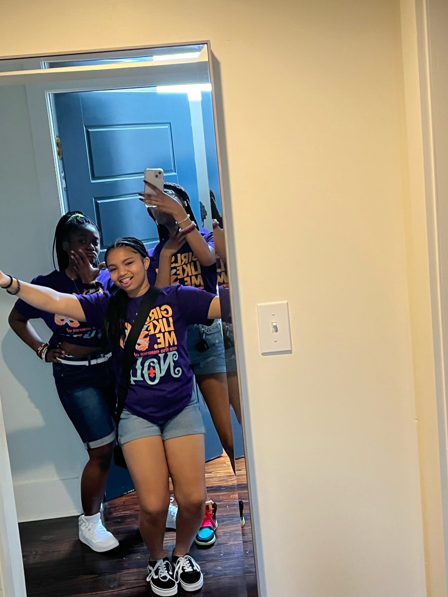 GirlsLikeMeProj tweet media