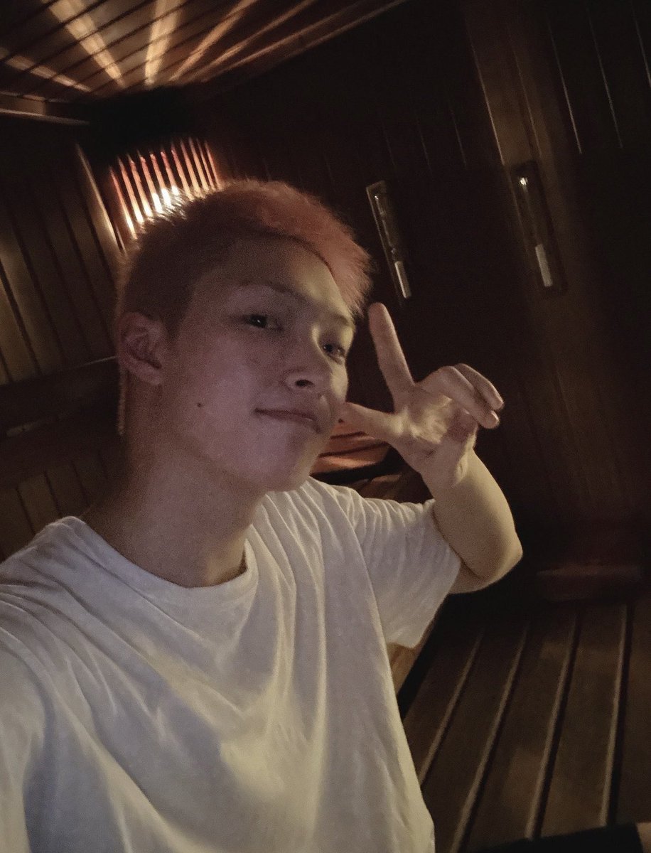 sophfrognity's tweet photo. ✨ I’m only one call away ✨
#ATSD #AtinySelcaDay #ATEEZ #MINGI #PINGKI @ATEEZofficial https://t.co/qVTOqYJ3qU