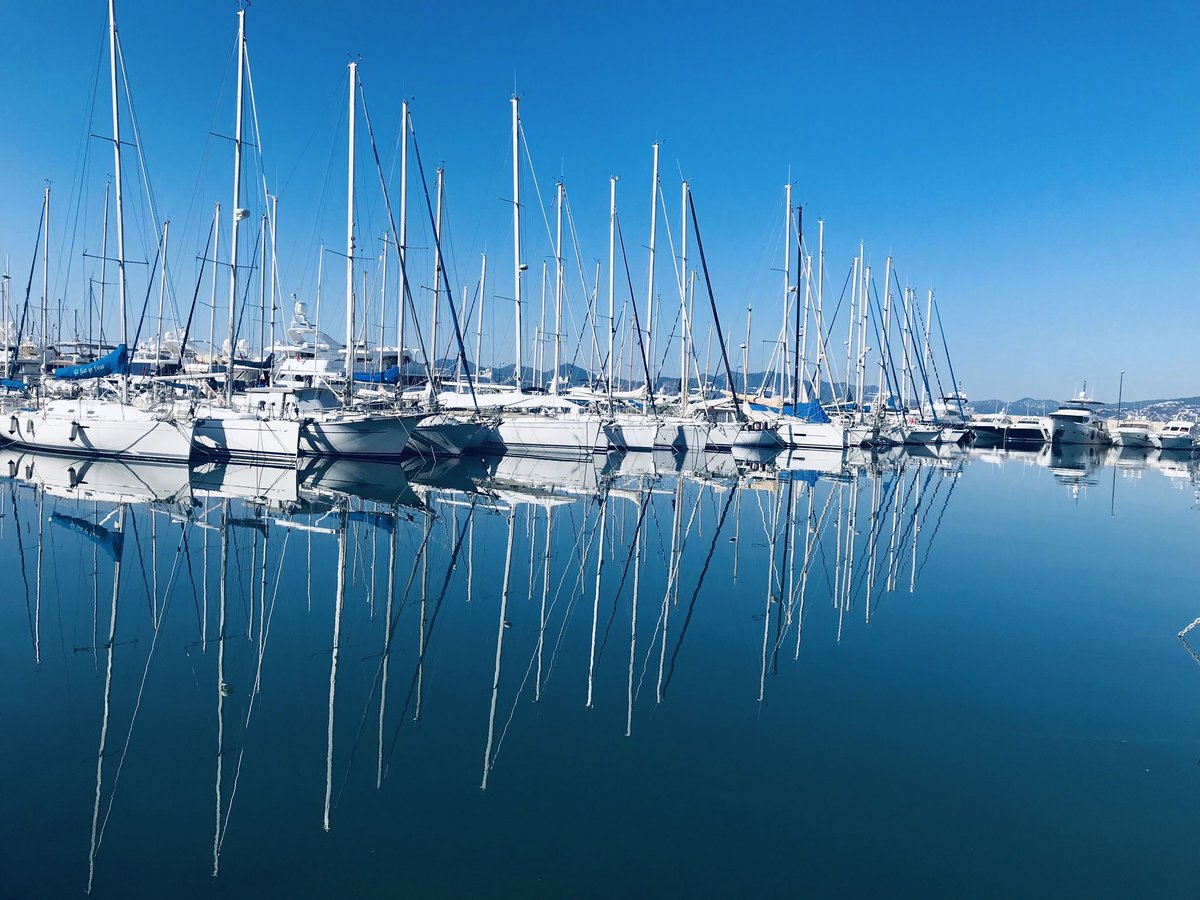 Upside down. 

#reflection #sky #bluesky #yachts #port #boats #sailboat #sailboatlife #yachtlife #instayacht #cannes #France #visitCannes #beauty #cannes2023 #cotedazurfrance #blue #like #holidays #onatousbesoindusud #yesyesyes