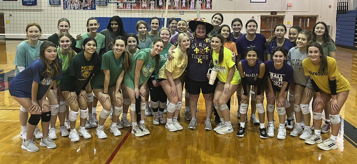 Happy Fat Tuesday from Leander Volleyball! @LHS_principal20 @LISD_AD @LISDActivities @LeanderLionVB
