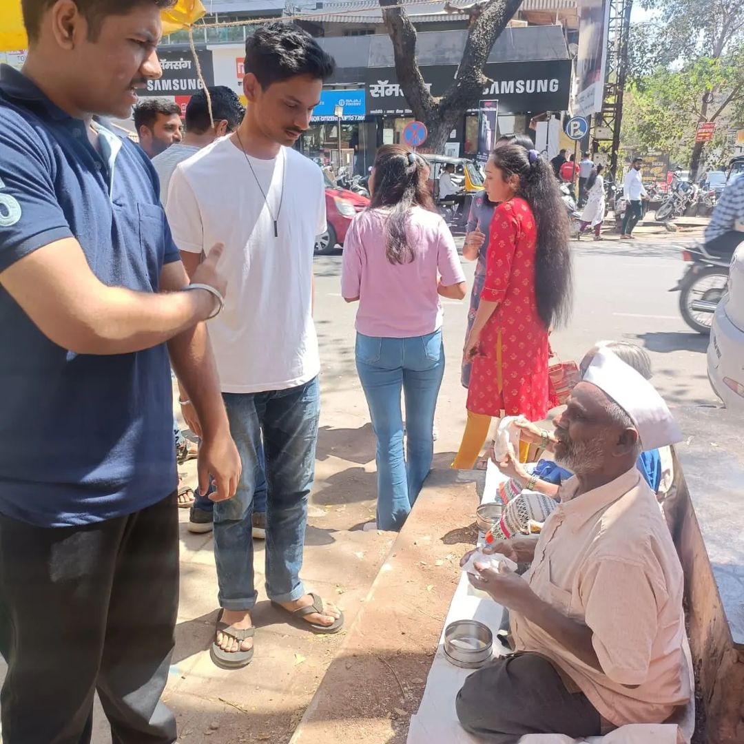 Sharvacharity's tweet photo. #sharvains celebrated Maha Shivaratri by distributing 80 food packets.
Om Namah Shivay 🔱
Location:- Pune
#pune #Mahashivratri2023 #fooddonation #OmNamahShivaya #punelife #ngo #foodforcause https://t.co/T65qLTwtN8
