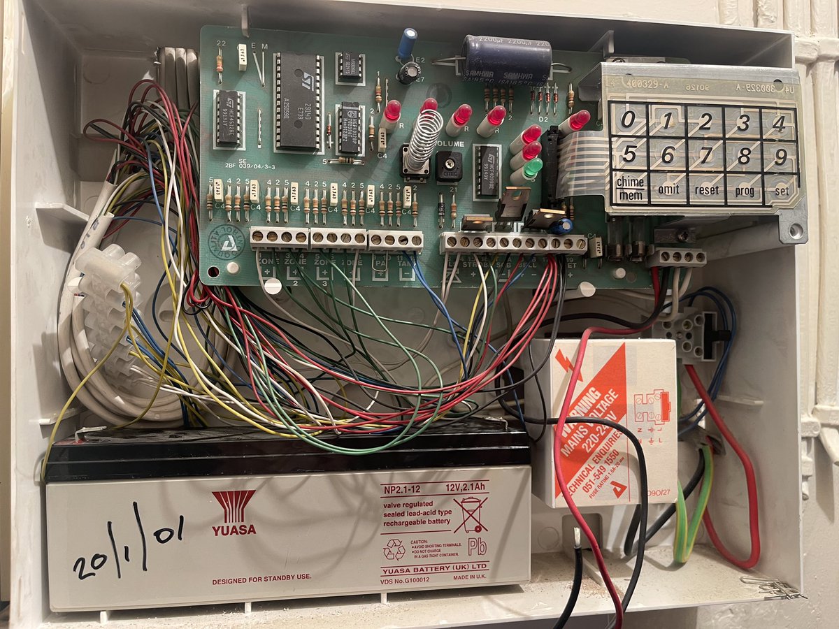 Another happy customer in #Leigh this afternoon! Their old system replaced with a new <a href="/OrisecLtd/">Orisec</a> system. Connected to the customers phone so they can control and monitor their alarm from their smartphone ➡️📱👍