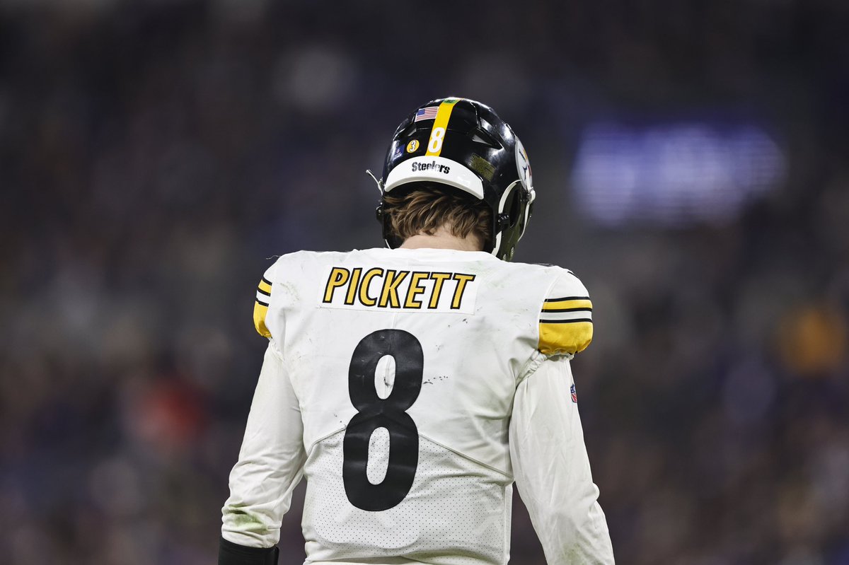 BeerlyFootball's tweet photo. Grade Kenny Pickett’s rookie season ✍️ https://t.co/5jAI3TSFqz