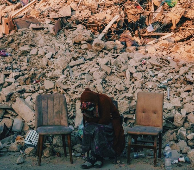 Televizyonlarda Show Yapacak Kadar Zengin, Bir Çadır Gönderemiyecek kadar Fakiriz...
#depremoldu