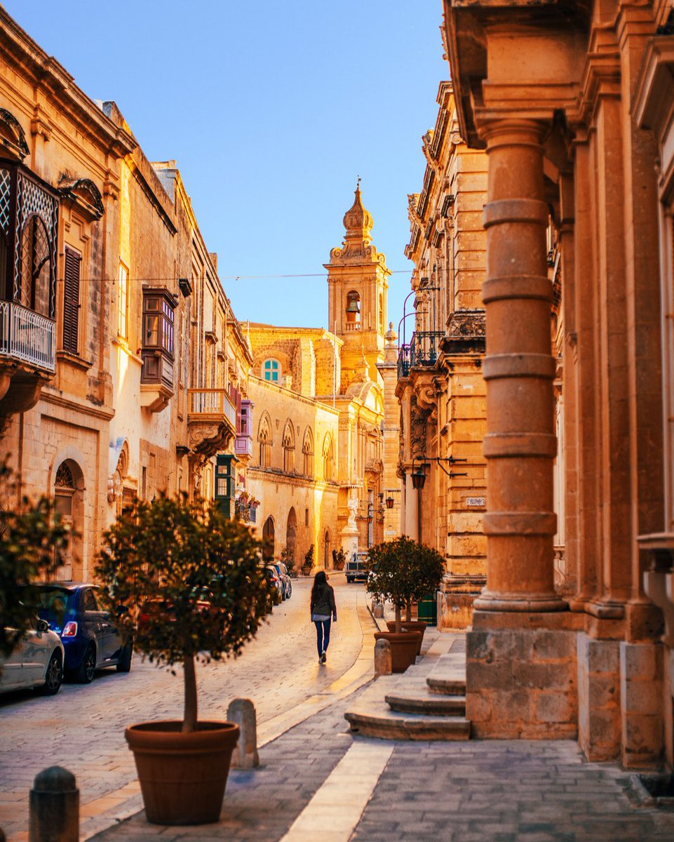 ¡La Ciudad del Silencio nunca nos defrauda! ❤

Pasear entre sus edificios de piedra y poner rumbo a sus grandes obras arquitectónicas, entre las que se encuentra la Catedral de San Pablo, es algo simplemente sensacional. ⭐

¡No dejes escapar esta oportunidad!