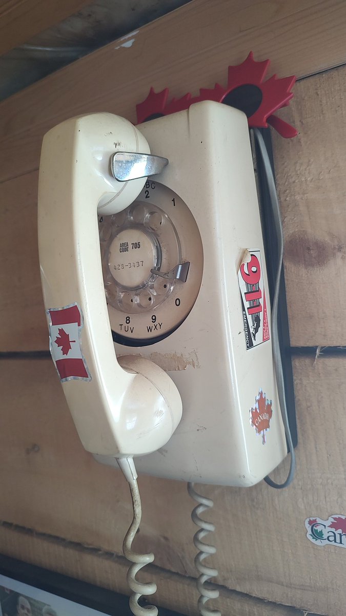 VetCanuck's tweet photo. Hang on I'm on a party line..
๐ #SignsYoureOutdated https://t.co/vaI3EIVJPX