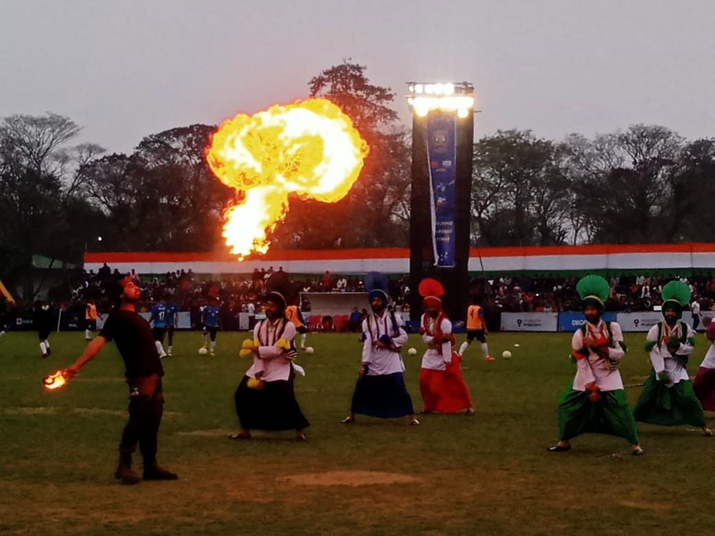 #CaptJintuGogoiVrCMemorialFootballTournament culminates in a grand closing ceremony at Nehru Maidan Duliajan. 11 Star Bongaigaon emerged as champion. Event was witnessed by proud parents of the BraveHeart &amp; More than 20K audience. 
<a href="/adgpi/">ADG PI - INDIAN ARMY</a>
<a href="/easterncomd/">EasternCommand_IA</a>
@MyGovAssam
<a href="/OilIndiaLimited/">Oil India Limited</a>