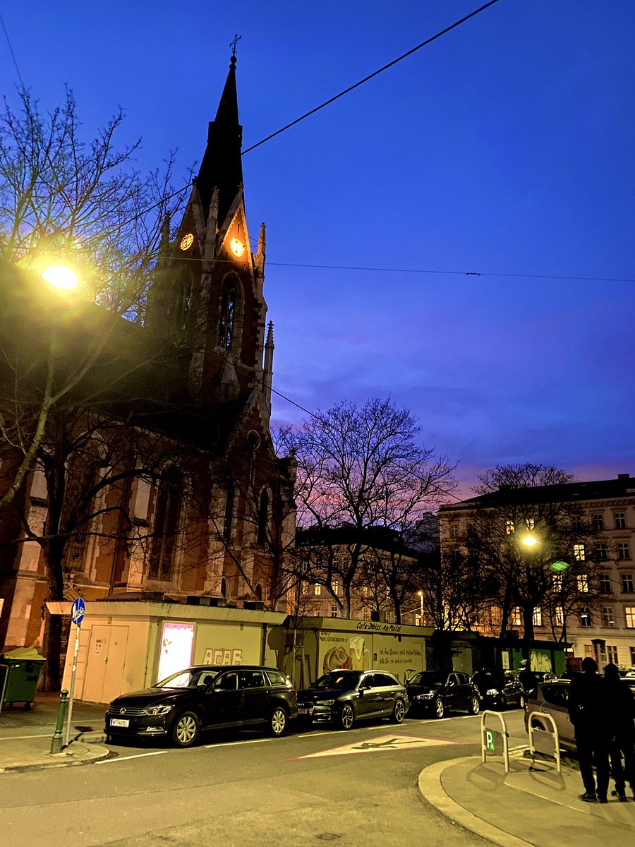 Good evening from Vienna ✨ 🎶 
Sunset views of St Elizabeth Kirche in the fourth district. 
#OldVienna #FourthDistrict #Wieden #StElizabeth #FebruaryInVienna #VPO