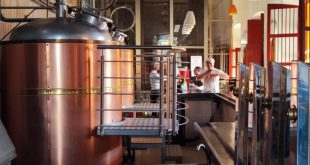 Barbara78904587's tweet photo. Fábrica trinitaria de cerveza y malta comercializa bebidas artesanales en cabecera #espirituana
La factoría Santa Ana de #Trinidad, única fábrica de su tipo en la provincia, exporta bebidas artesanales a otros establecimientos de Palmares en el territorio de #SanctiSpíritus https://t.co/tsoiwSEW1d