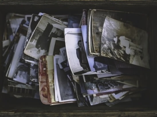 DerbyUniOnline's tweet image. Collecting items from the past and storing them in a #memorybox can be a big help for people living with #dementia. Here we discuss the importance of memory boxes and why they are so helpful ow.ly/QTNv50MTWs1