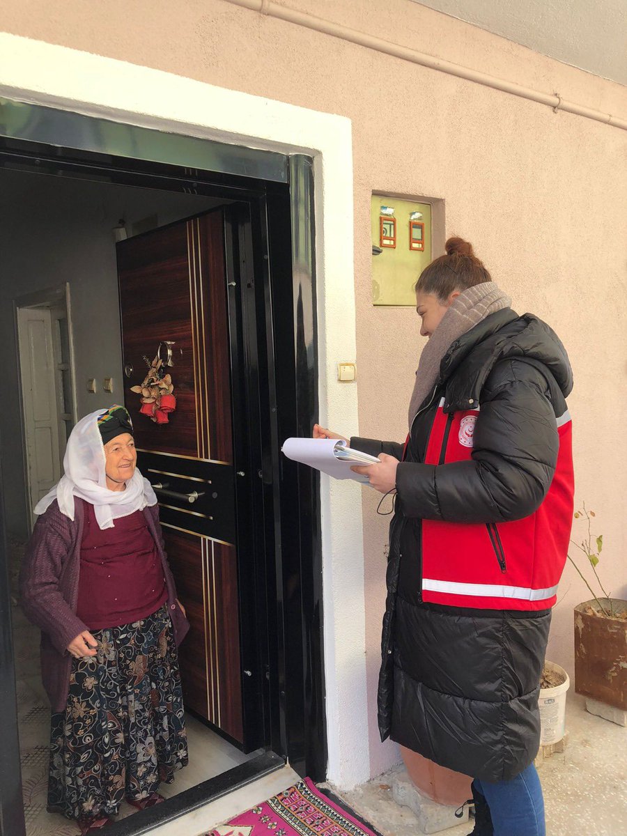 deryayanikashb's tweet photo. Depremden etkilenen illerimizde şu ana kadar 3.102 personelimizle 525.795 vatandaşımıza, deprem bölgesi dışındaki illerimizde ise 3.407 personelimizle 226.088 vatandaşımıza psikososyal destek hizmeti sağladık.

@tcailesosyal
#BirlikteGüçlüyüz 🇹🇷
#KırmızıYelekliler https://t.co/EfkEj8SsyP