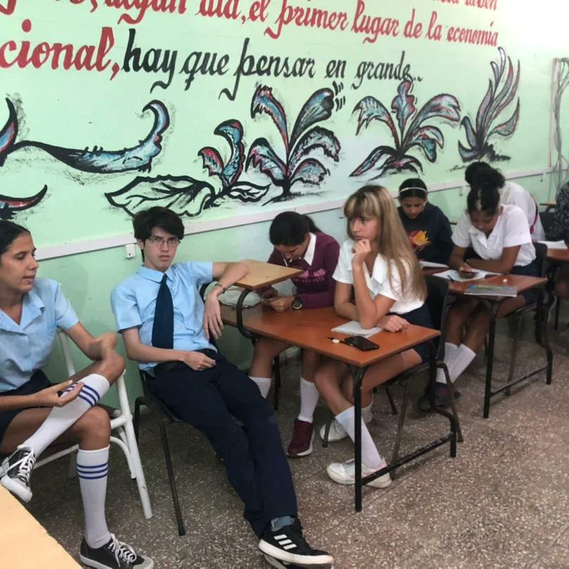 ➡️Estuvimos hoy intercambiando con funcionarios del buró municipal de la UJC municipal como parte del Sistema de Conferencias para la actualización política e ideológica del Universo Juvenil. ✊💯💙
#AquiConCuba