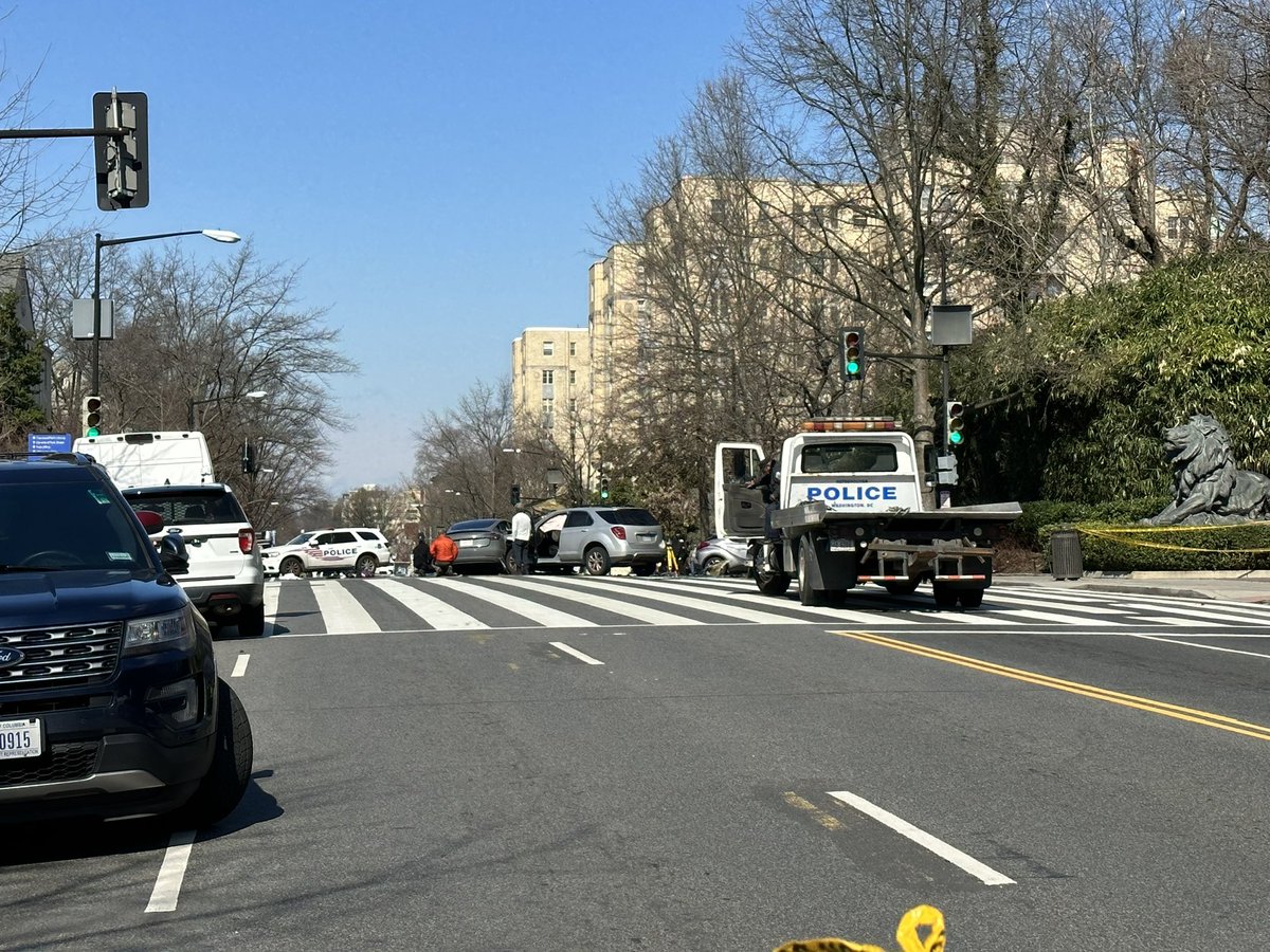7 people injured, 3 in CRITICAL CONDITION after a multi-car crash this morning on Connecticut Ave NW. 

Full details at noon on <a href="/DCNewsNow/">DC News Now</a>