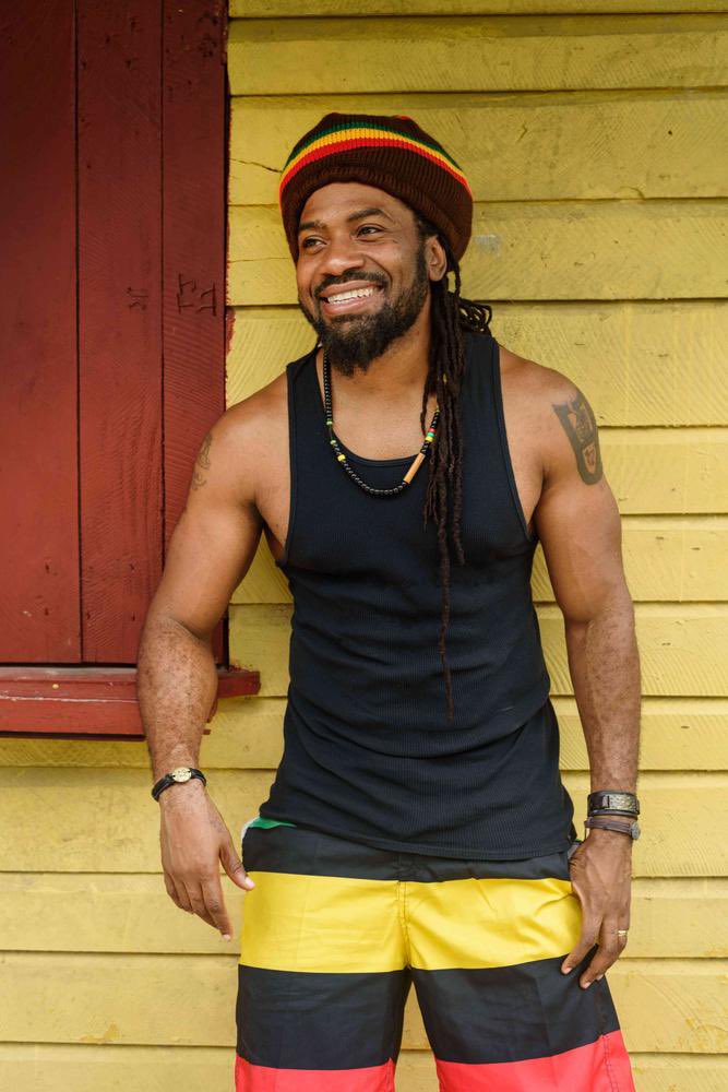 BleuMagazine's tweet photo. Jamaican singer-songwriter and musician Hezron Clarke is on a mission to restore Jamaican music to international prominence
Read more in our website!
#music #jamaicanmusic #hezronclarke #bleumagazine #bleu #bleulife https://t.co/RvffVggaCM