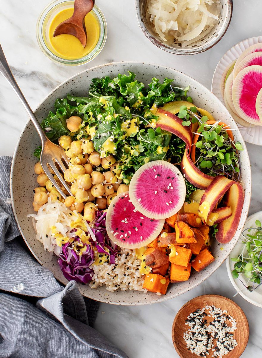 Rise4War's tweet photo. #RMMLLC: #LUNCHTIME! 31 Easy Plant-Based Recipes 😍👍 - These easy plant-based recipes will satisfy any craving! They include vibrant grain bowls, hearty veggie burgers, noodles, sushi, and more. https://t.co/Mdix0kufLH https://t.co/yxG13QZFmQ https://t.co/upApQD2poR