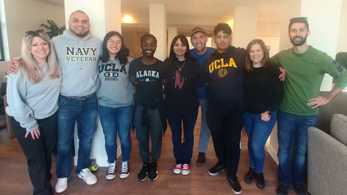 LosAngelesVA's tweet photo. Bedding, kitchen items, toiletries & more! @BrentwoodSchool, @VillageforVets, @UCLAveterans & @BigSundayOrg delivered 58 housewarming kits to new #Veteran units at West LA VA. #HUDVASH units for #Vets aged 62+ Call 310-478-3711 ext. 49917 for more info. https://t.co/B3TUaC8tTo