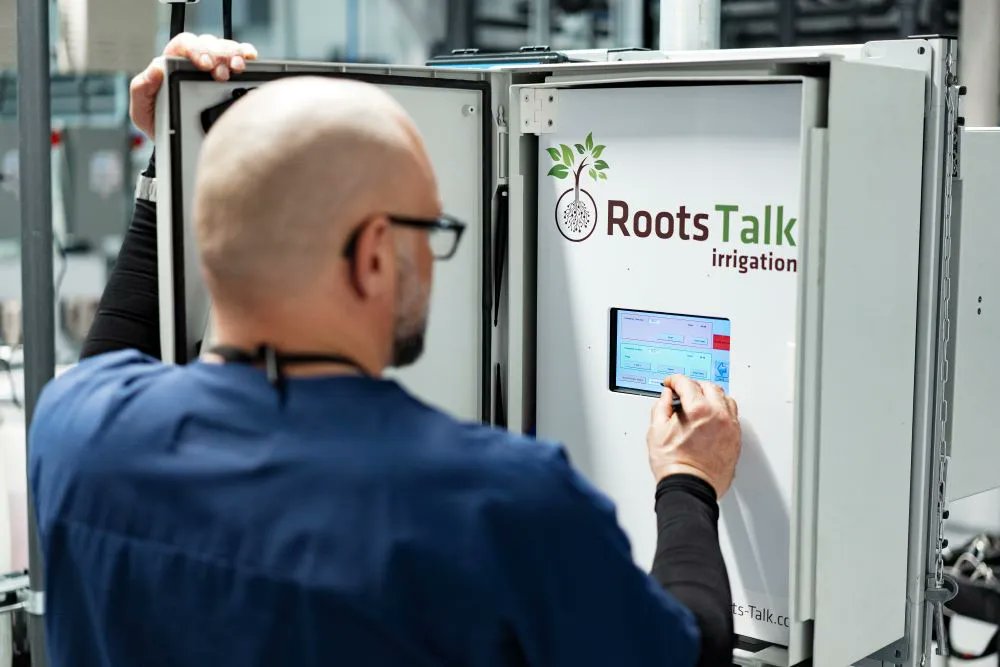 Not a drop is wasted thanks to Roots Talk fertigation technology! 💦 We have a custom, automated irrigation system and water room which means our cannabis plants will get the exact amount of water they need, when they need it.  

Learn more here: buff.ly/3DXCQlY