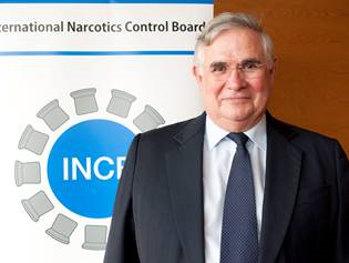 FranceONUVienne's tweet photo. Nous avons appris avec une grande tristesse le décès de Bernard Leroy, expert français à l'Organisation Internationale de Contrôle des Stupéfiants. 

Avec lui nous quitte un expert précieux, qui a œuvré à la lutte contre les drogues. 
https://t.co/ZIi6wCtWtX 

#ServiceEtat https://t.co/XKKGoRH0Iq