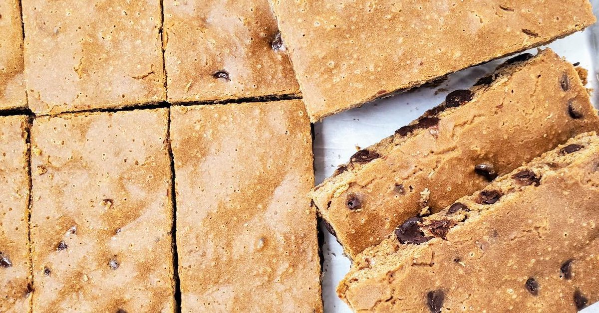 These Low Sugar Brownies have been a hit so far! 🤎 Have you tried them yet? ☺️