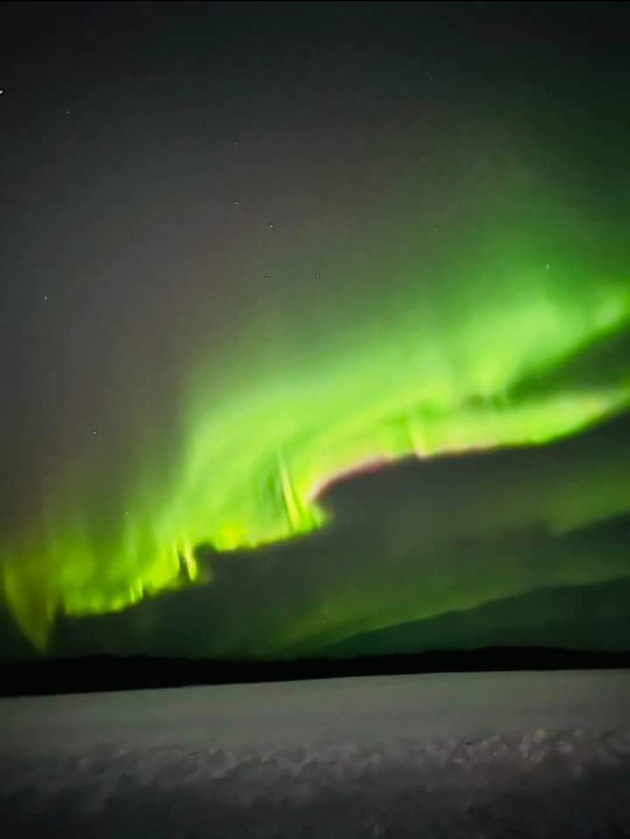 kmya1980's tweet photo. Got home just in time to see the Northern lights dancing. #alaskanorthernlights https://t.co/0ec9uPTDDE