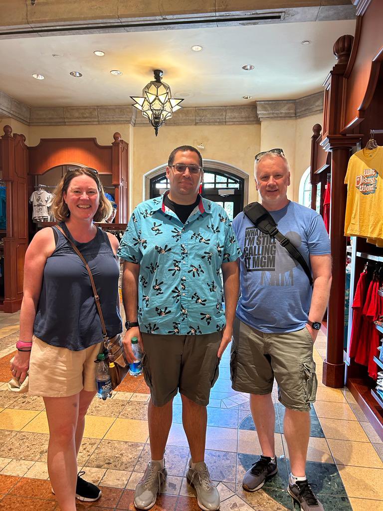disneytwoatea's tweet photo. Having a bit of a non ride day @WDWHS , not through choice, and look who we bump into @TomAmityCorless @WDWNT such a nice guy, great long chat about the parks, oh and his liking of @DisneylandParis @DisneyParis_EN https://t.co/epPGD1atXz