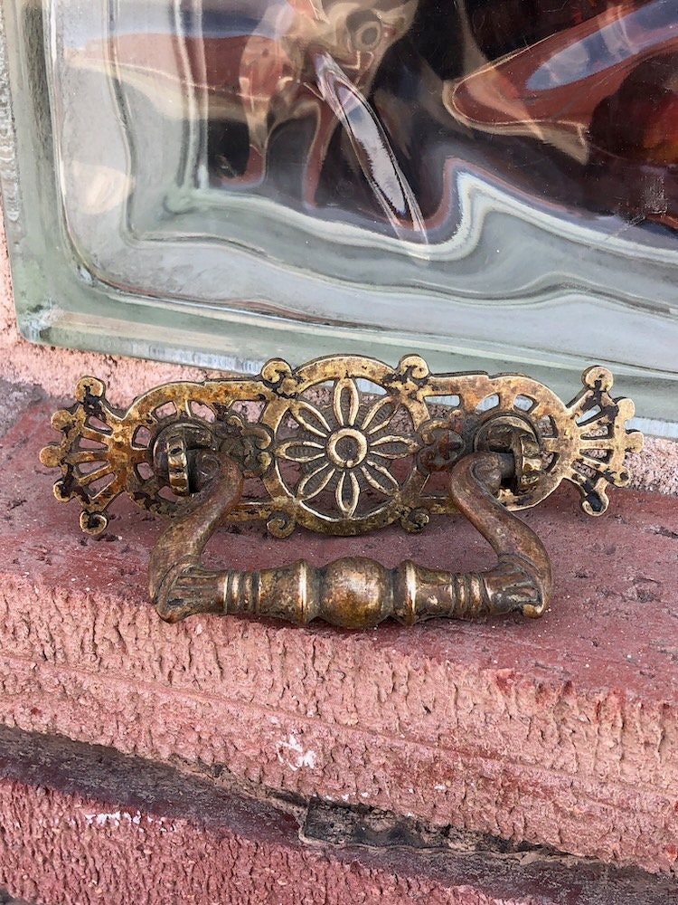 Wow picks! Vintage 1890s Ornate Victorian Drawer Pulls Handles 2 CT at $65.00 at etsy.com/listing/118639… Choose your wows. 🐕 #VintageHardware #BrassHardware