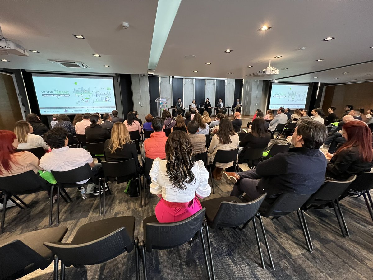 VisorUrbanoMx's tweet photo. Arranca nuestro Foro #VisorUrbano y la #Digitalización del Territorio 👏🏾🤓 con excelentes ponentes, instituciones aliadas y un público listo para crear, conectar y colaborar. https://t.co/JD9EbwlRKN