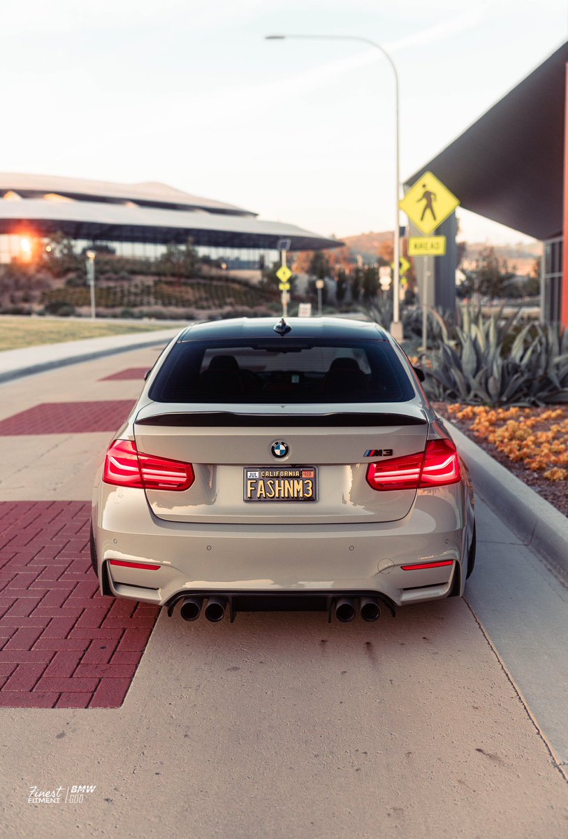 ExoticBMW's tweet photo. Slammed BMW M3 💫 https://t.co/FKaBmJOx3T