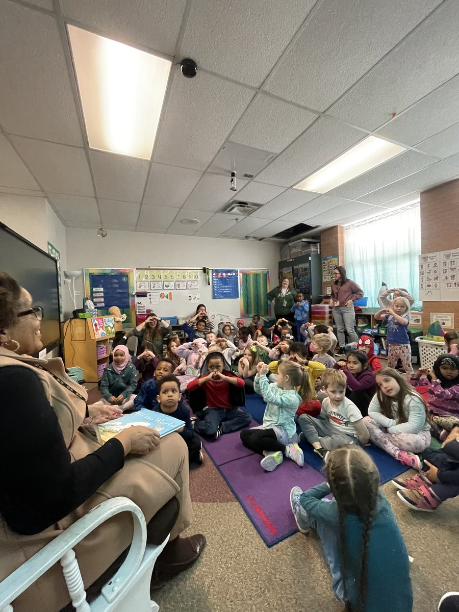 gideon_pond's tweet photo. We love our superintendent @DrTBattle! Her love for students, literacy, and the community is contagious. Our intentional practices @gideon_pond are paying off and our students are motivated and showing a love for reading and learning. #One91 #ILTRM #CommunityStrong https://t.co/2hYDvjAEwy