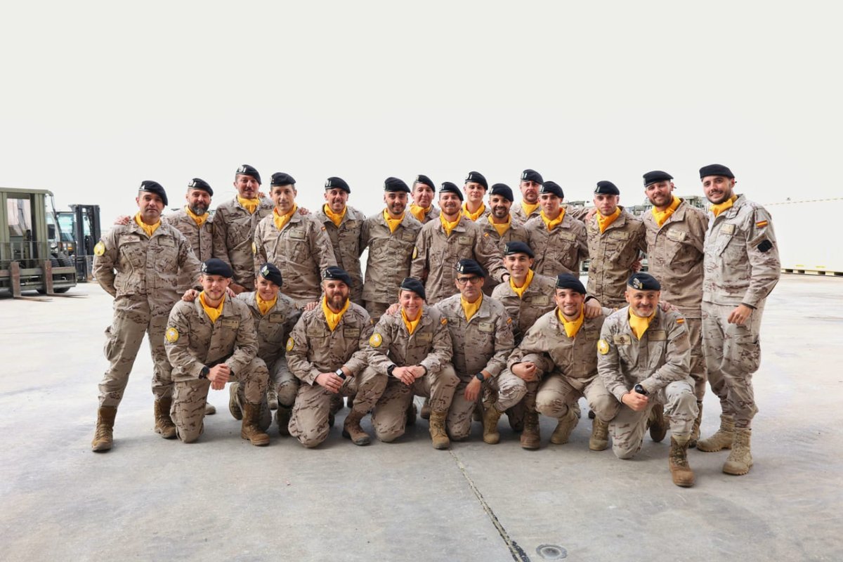 EjercitoAire's tweet photo. ¡Aviadores! 👋

#SEADA finaliza la instrucción de las nuevas incorporaciones a la unidad. 

Durante su plan de instrucción, los nuevos miembros de SEADA deben demostrar su competencia para pertenecer a una unidad expedicionaria de apoyo al despliegue. 

Enhorabuena, compañeros 👍 https://t.co/cAMEU3Oq8J