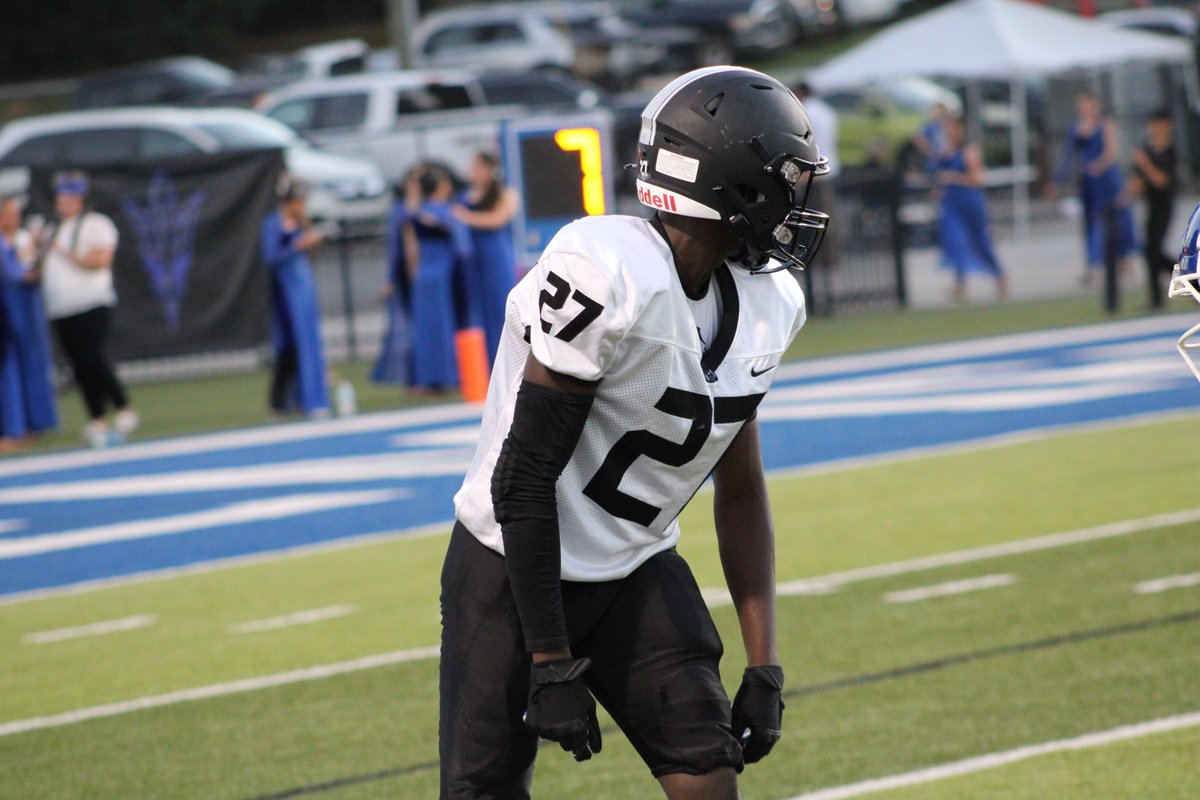 Malachi Hutchinson <a href="/MalachiHutchin7/">Malachi Hutchinson</a>
'24 Junior
WR/OLB
5'10" 
160lbs

HUDL:hudl.com/video/3/149147…