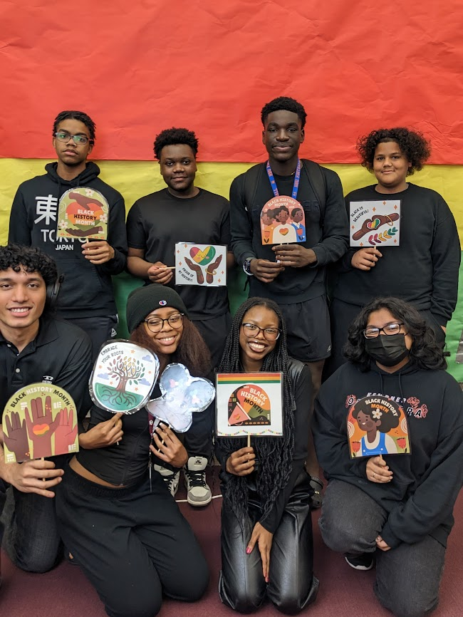 TheKHSLibrary's tweet photo. Celebrate #BlackHistoryMonth in the #KempnerLibrary! Thank you to Dr. Adkins and the #AfricanAmericanStudies class for the #photobooth! Cougs: Come by and take a selfie or portrait! #SelfieStation #BHM #BlackHistory #WeAreKHS #GoCougs @KHS_Cougars @FBISD_Libraries @FortBendISD https://t.co/IxY7XM1q31