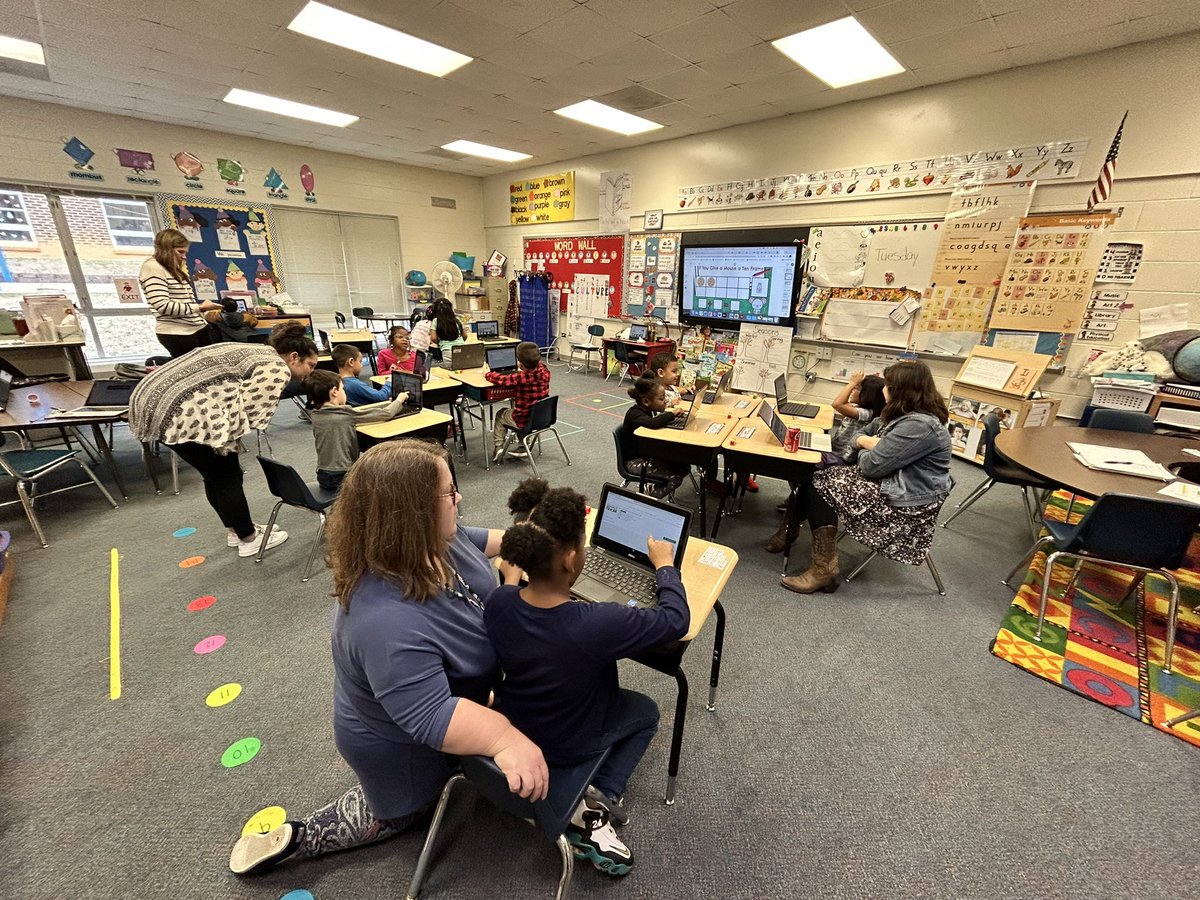 SouthwardIn2nd's tweet image. Peer walkthroughs: observing @Seesaw being used for counting on a ten frame in Kindergarten! Way to go, @amyja72! #CCSDigitalLearning
