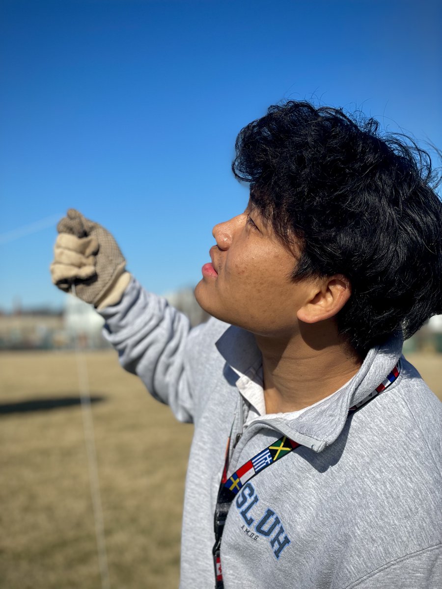 sluhjrbills's tweet photo. The Environmental STEM class launched our 14th weather balloon this morning. Mr. Anderson, Mrs. Duron and Mr. Dickmann are currently on the road, tracking its trajectory. They recently reported the balloon at 52,000' above sea level, near Mt. Vernon, IL. #SLUHSTEM https://t.co/YOae9dWKJ1