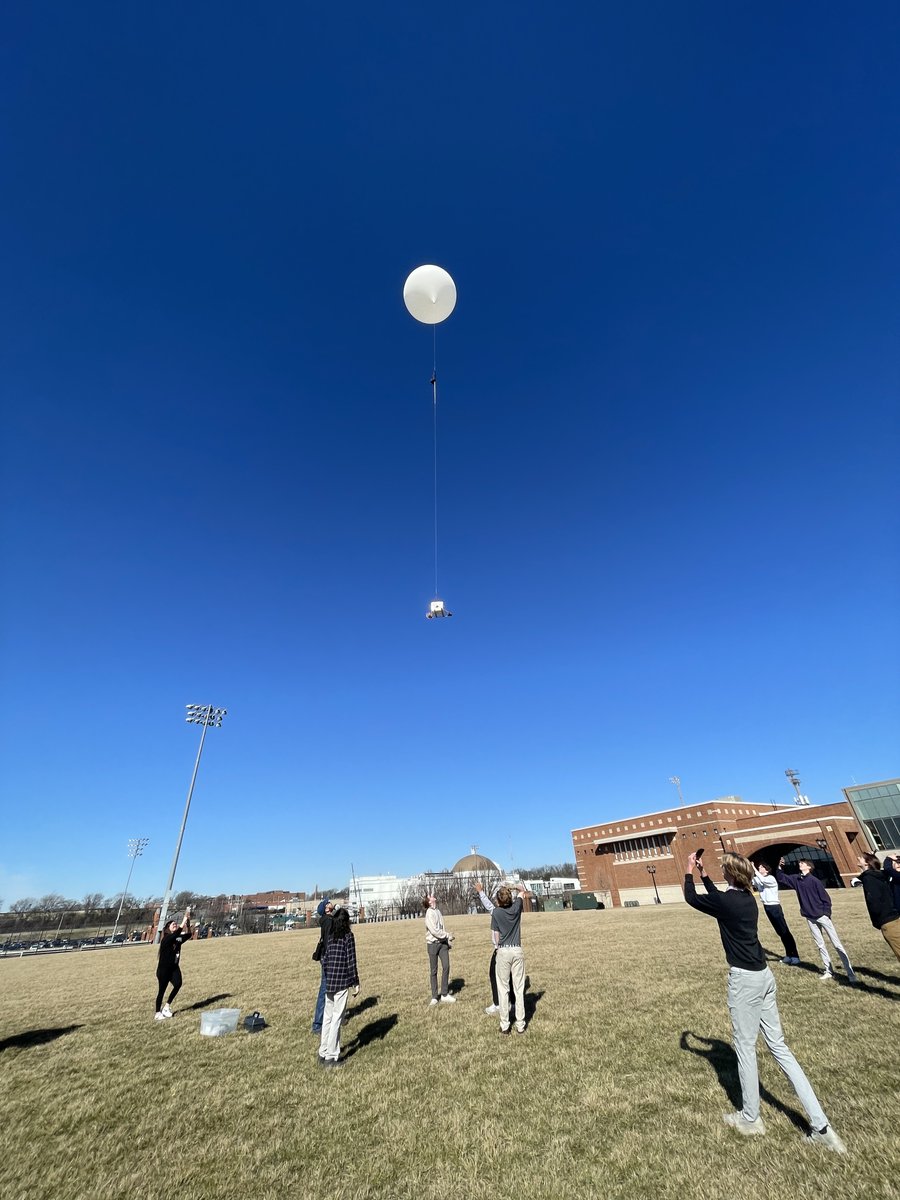sluhjrbills's tweet photo. The Environmental STEM class launched our 14th weather balloon this morning. Mr. Anderson, Mrs. Duron and Mr. Dickmann are currently on the road, tracking its trajectory. They recently reported the balloon at 52,000' above sea level, near Mt. Vernon, IL. #SLUHSTEM https://t.co/YOae9dWKJ1