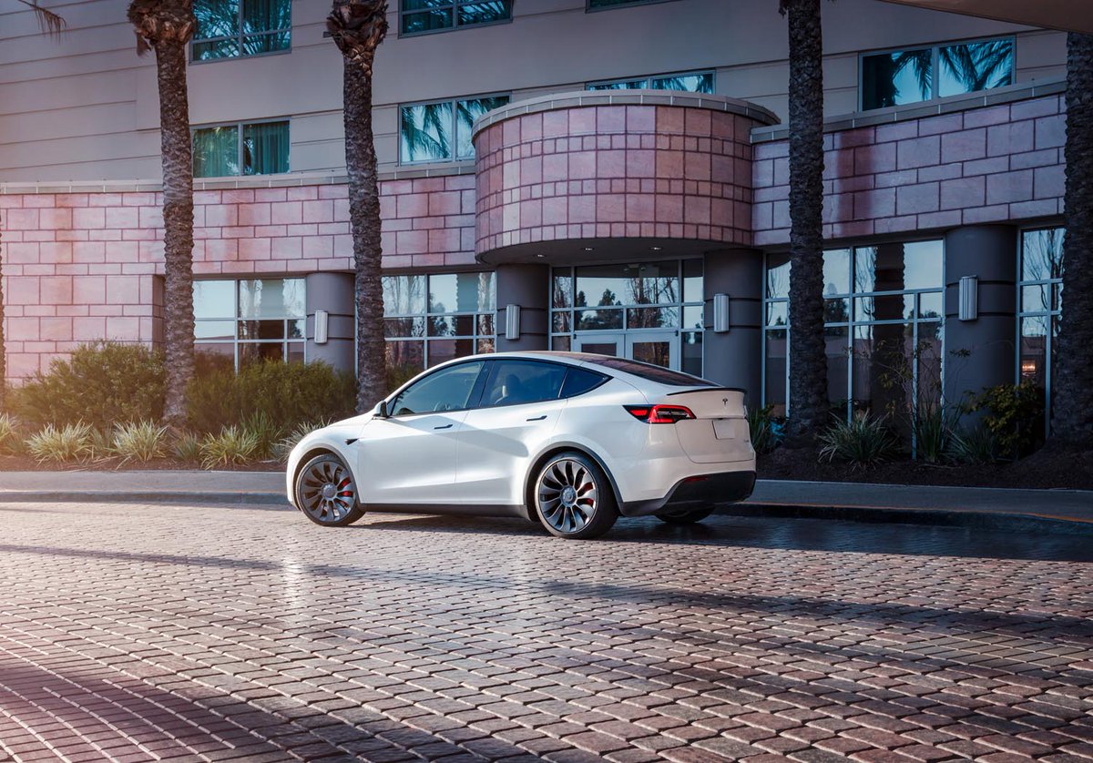 GerHerbert1's tweet image. I will be chatting all things Tesla with @TommyBowe on  @IrelandAMVMTV tomorrow at 7:45 including that Tesla Super Bowl Ad and I'll have a Model Y on set #IrlAM #Tesla #Electriccars