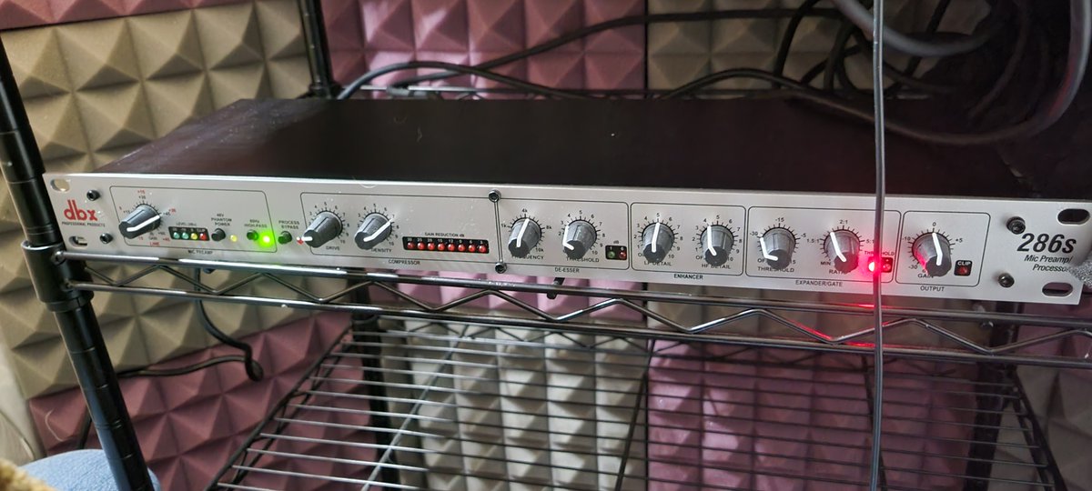 BenCanRead's tweet photo. #voiceover stories..
New to my signal chain: No, a dbx 286s is not a panacea. It doesn't compensate for poor technique, a badly- or un-treated space, or lack of talent. 
However, it is REALLY freaking cool! https://t.co/iGIkU4Loh7