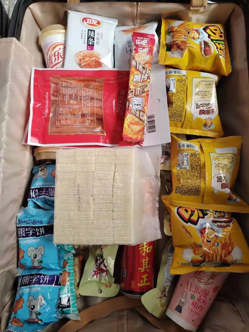 Crosfuniversity's tweet photo. 📸[Life Vision]What's in the suitcases of college students heading back to school?
#foodie #college #university #ChinaCEEC https://t.co/nVl8DQYpuJ