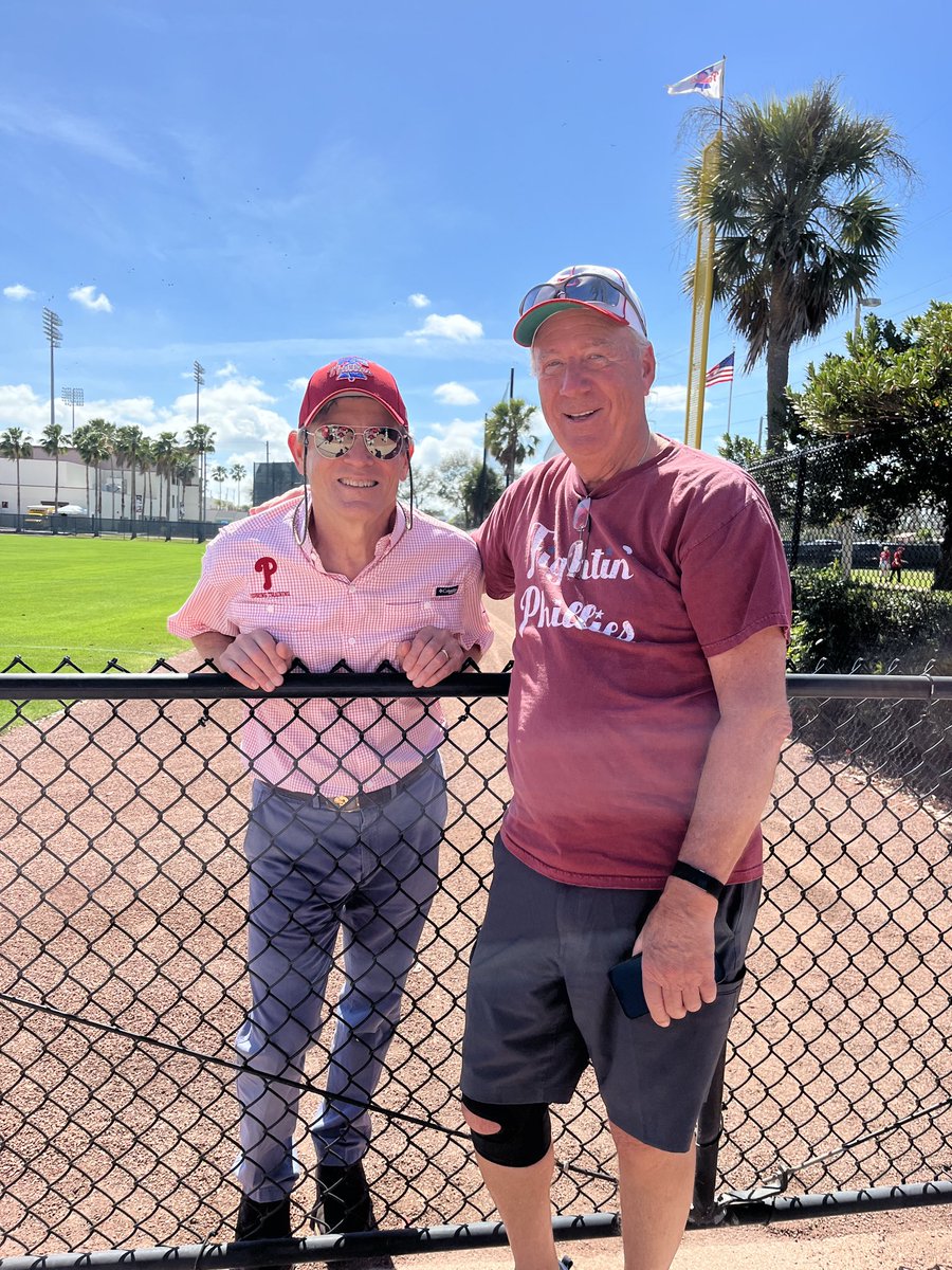 JanetCostello10's tweet photo. Amazing Mr. Middleton posing with fans at spring training today https://t.co/7pYCZS5TrM