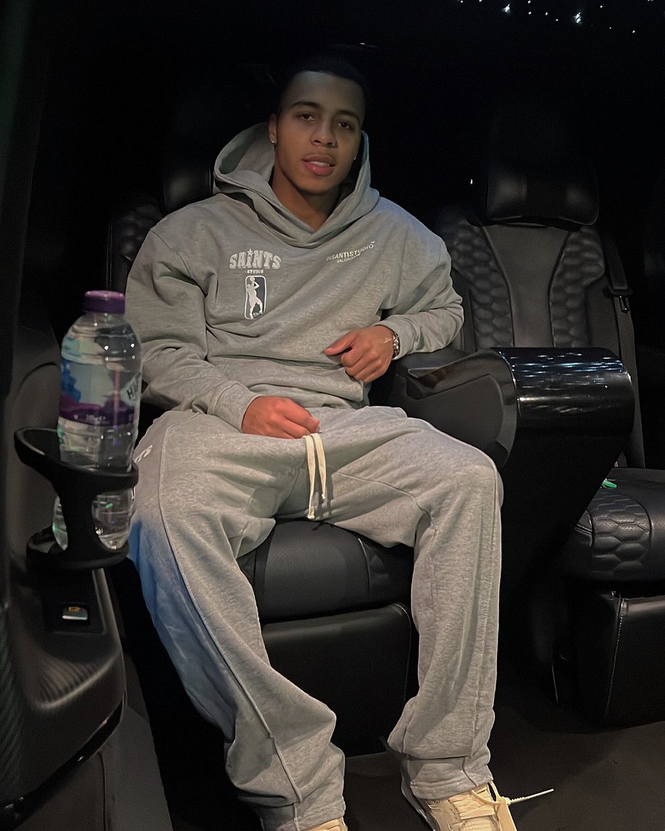 ARCHER x ATG 🏹⚽️ <a href="/Cameronarcher_/">Cameron Archer</a> 
•
•
•
•
#chauffeurservice #chauffeurdriven  #chauffeured #atgchauffeuring #chauffeur #luxurychauffeurservice #luxurylifestyle #luxury #vipservice #wifi #sky #playstation #netflix #birmingham #liverpool #manchester #london #middlesbrough