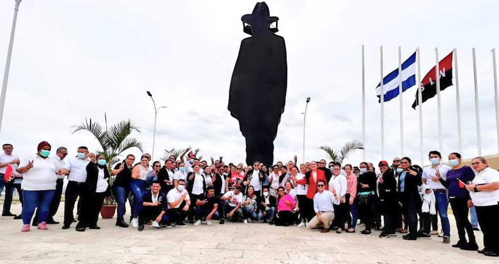 "Sandino vive eternamente... porque es el alma, vida y corazón de todos los nicaragüenses que amamos a nuestra patria"

#UnidosEnVictorias 
#SandinoPatriayLibertad