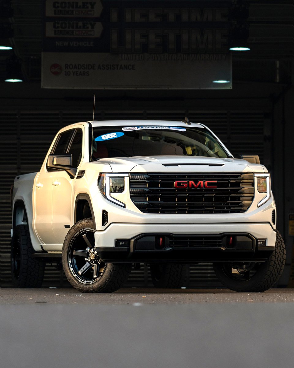 4PlayWheels's tweet photo. Jeez!  @ConleyBuickGMC + @662customs did this GMC 1500 up NOICE!  

4P63
22x10
33x12.5x22 @ToyoTires 

#gmc1500 #gmctrucks #conleybuickgmc #sierra #sierradenali #denali #4playwheels #liftedtrucks #4p63 #22inchwheels #22inchrims #truckrims #662customs #toyotires https://t.co/duLWxfoims