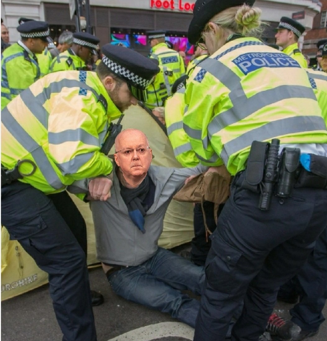 TheIndyNinja1's tweet photo. Would you trust someone under police investigation for fraud to count the votes on who will run the country for the next three years ?
#SackMurrell https://t.co/WCKxNt2GS0