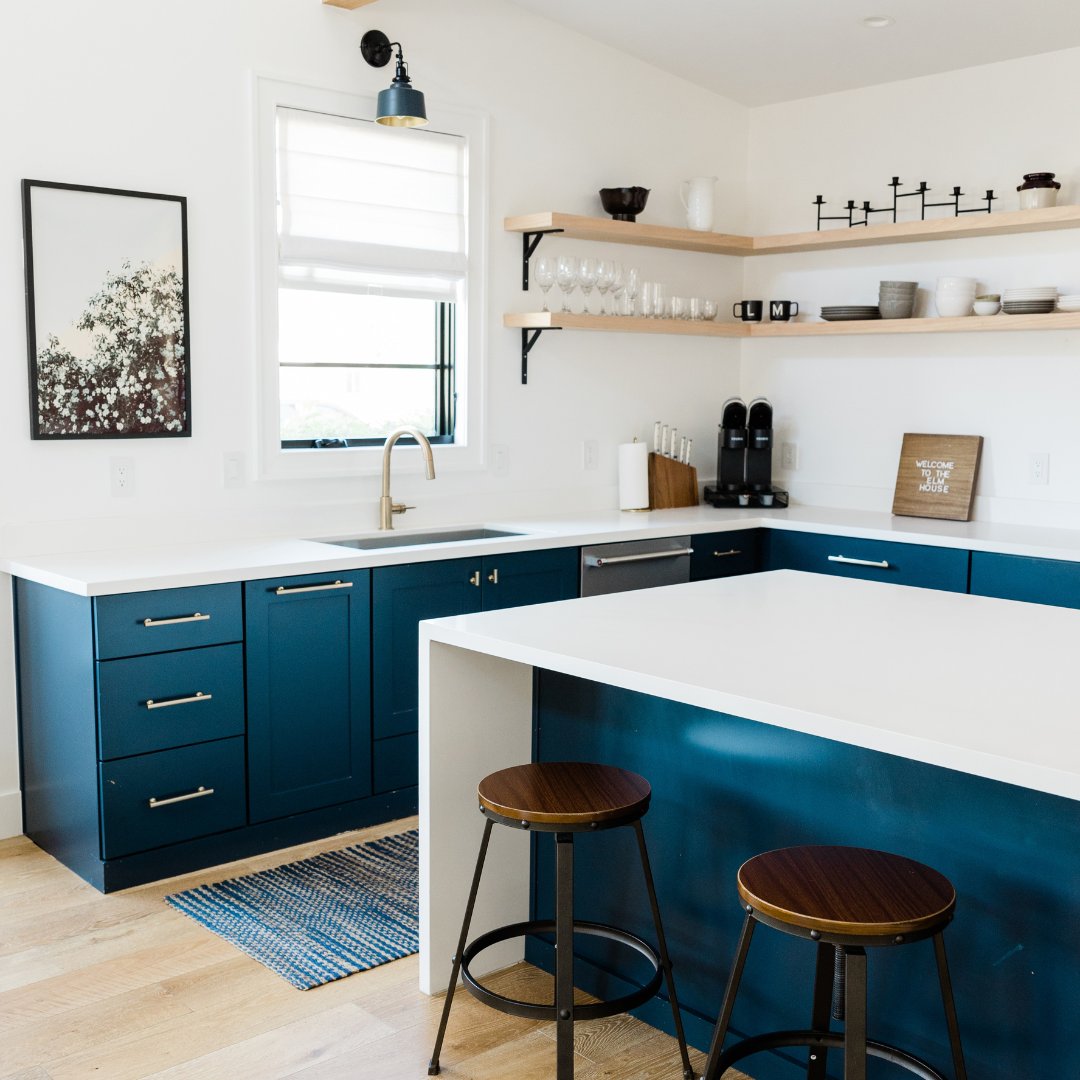 sweetvioletta's tweet photo. Bold blues, stone slabs, enclosed kitchens, & more will be all the rage in interior design this year! Incorporating, matte wood finishes, natural materials, & warm browns will elevate your space. #2023DesignTrends #2023Style #InteriorDesign #Gorgeous #StoneSlab https://t.co/0DjDDKt9fq
