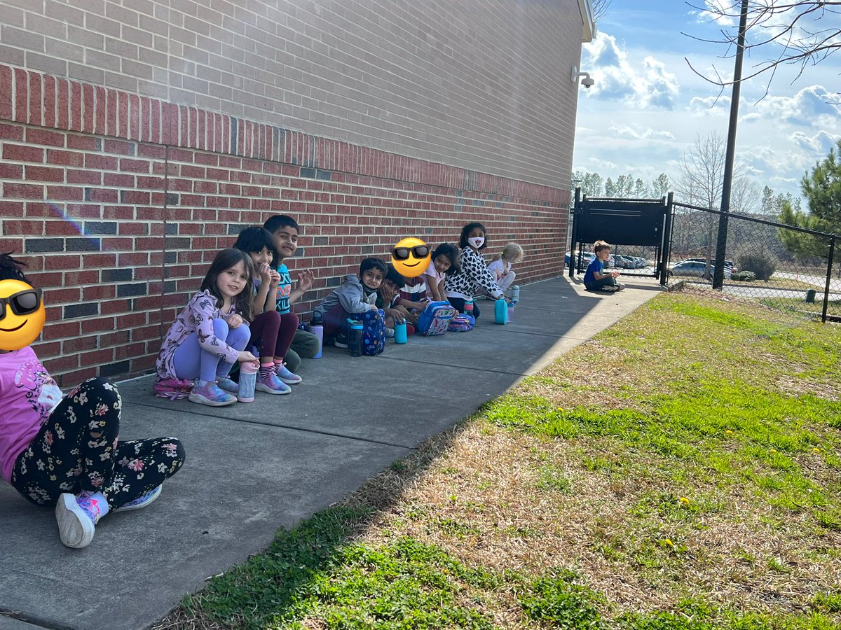 The perfect day for a picnic! 🧺❤️