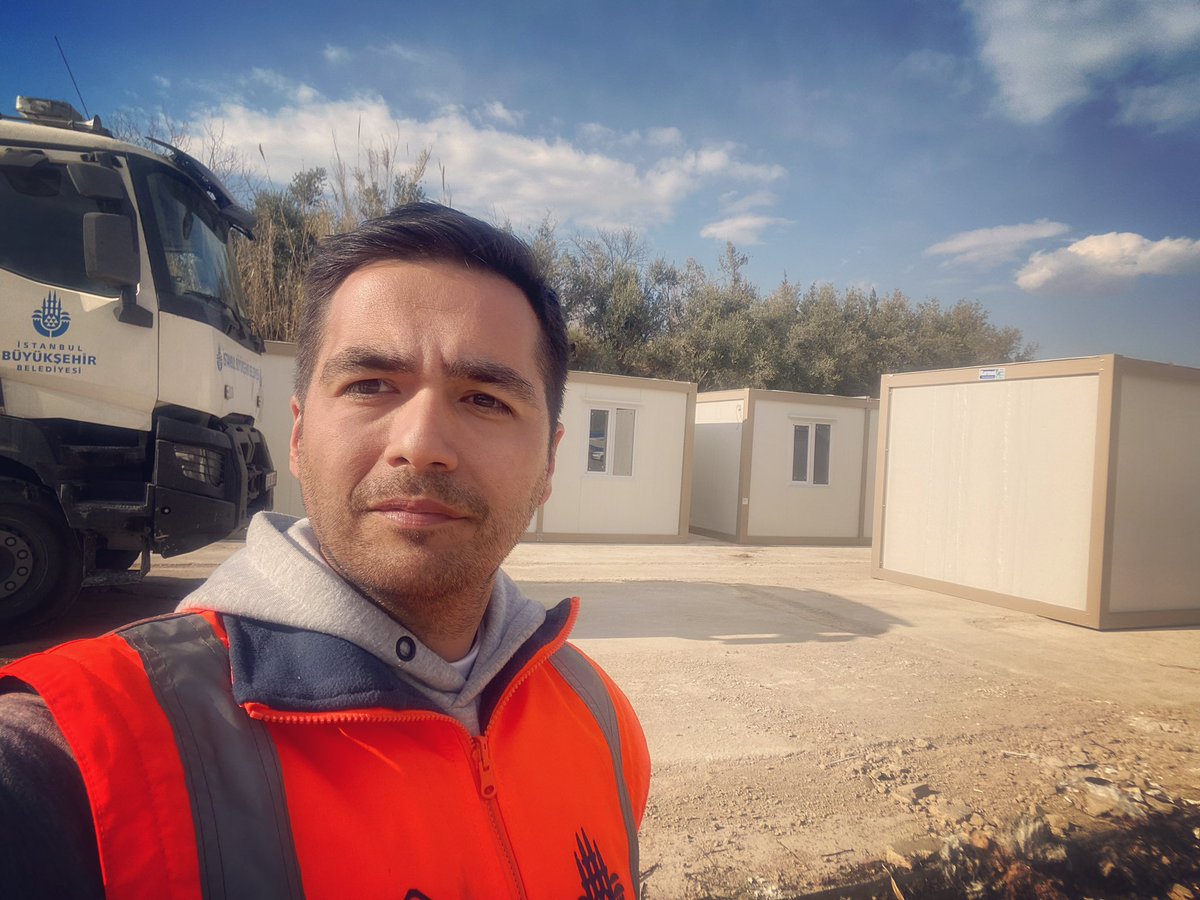 Hatay’da deprem sonrası 14 günlük yardım ve koordinasyon görevini başarıyla tamamladım, Elimizden geldiğince yaraları sarmaya çalıştık. Allah bu ülkeye bir daha böyle bir acı yaşatmasın.